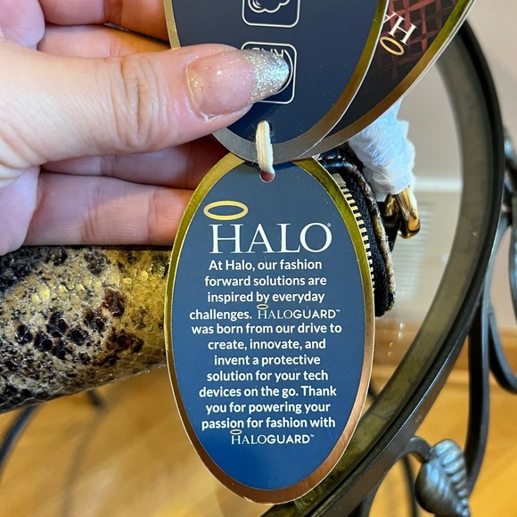 Ultimate RFID Theft-Proof Crossbody Bag - Picture 11 of 14